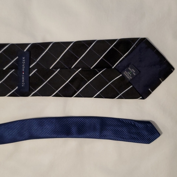 Men's Tommy Hilfiger black pattern with blue, 5 foot in length - Picture 3 of 6